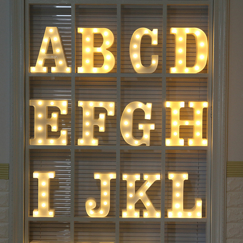 Alfabeto letra luzes LED Light Up letras de plástico branco em pé pendurado A-M u0026