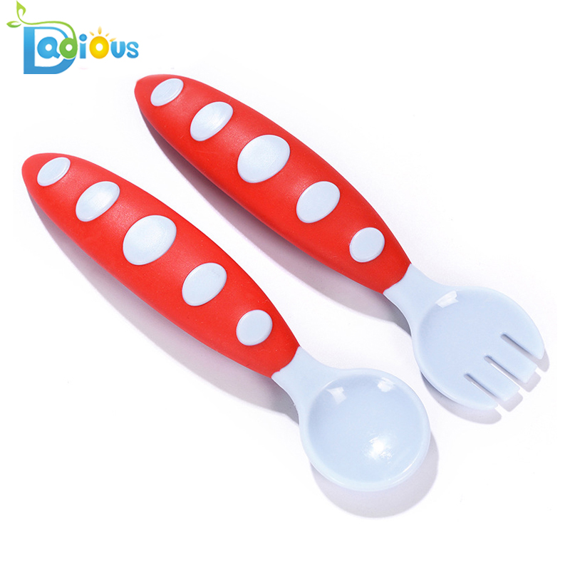 De alta qualidade fácil levar bebê utensílios colheres de plástico primeira colher e garfo conjunto para jantar