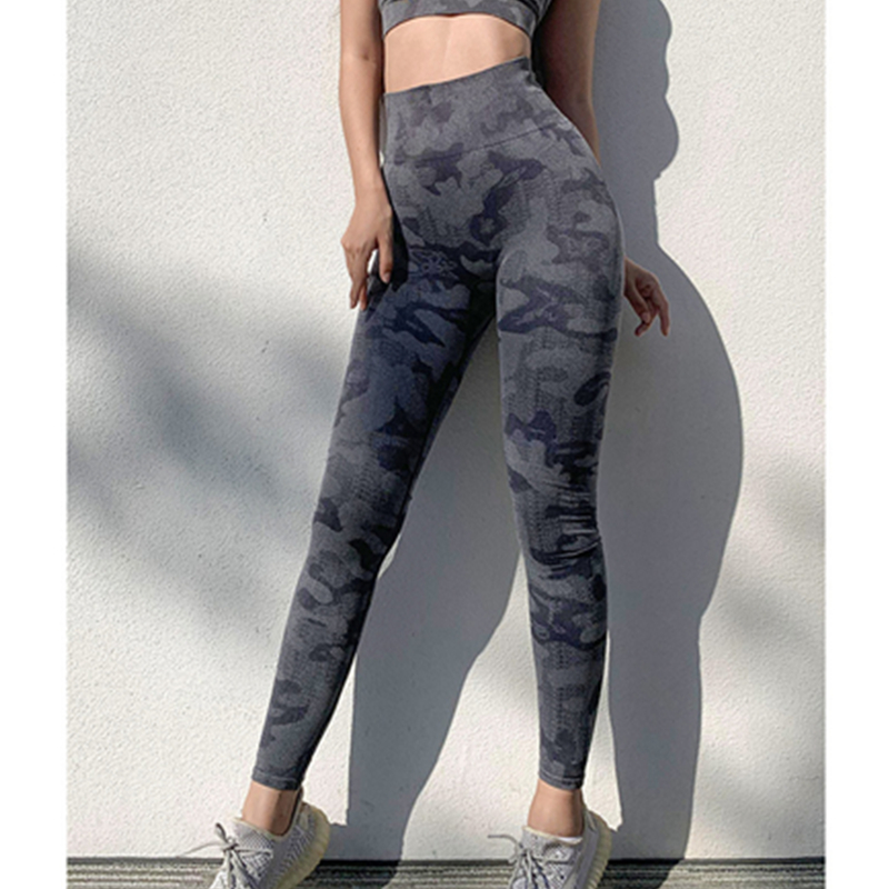As calças de fitness de cintura alta das mulheres esticam as calças de ioga de corrida rápida e seca com camuflagem corporal