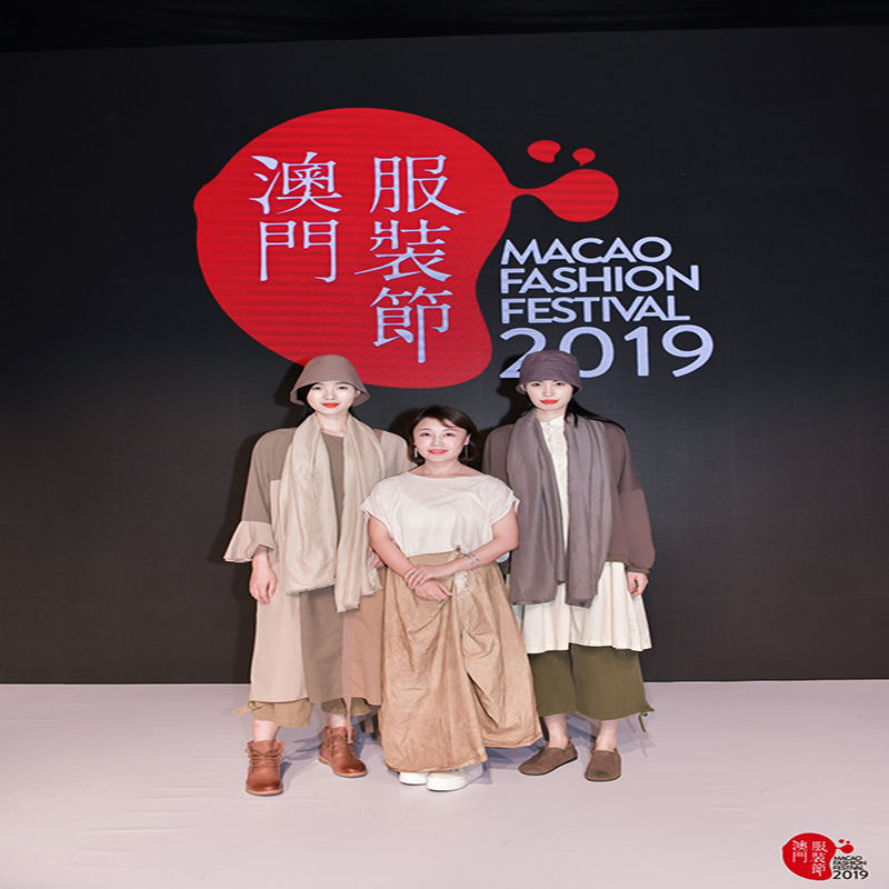 Retro e elegante, verifique blusas, calças xadrez, saia xadrez, elementos de xadreznunca são gordurosos para usar.