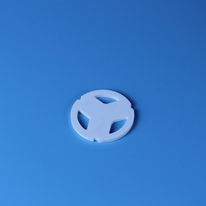 Sobre a dureza de processamento e fragilidade de 99 cerâmicas de alumina