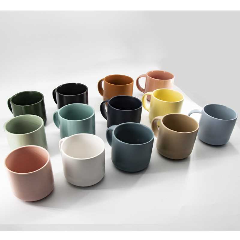 A cor de cerâmica de cerâmica de cerâmica videira caneca