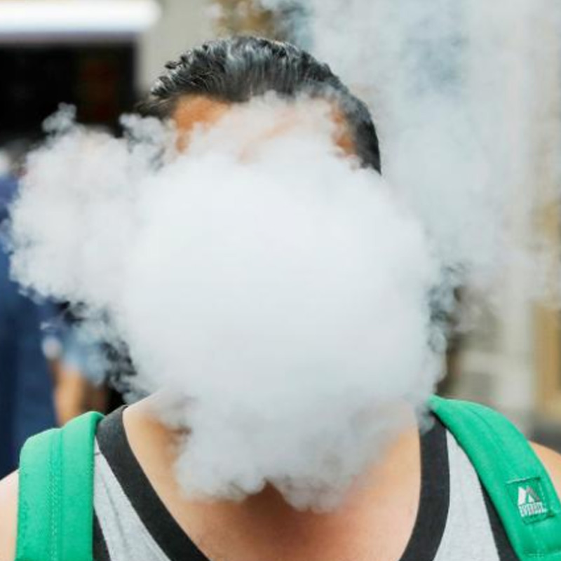 Mais de 2 milhões de adolescentes usam e-cigarros, um quarto deles diariamente, CDC e FDA