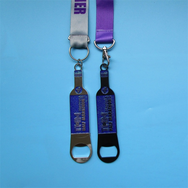 Medalha de metal com medalhas de abridor de garrafas em corrida esportiva