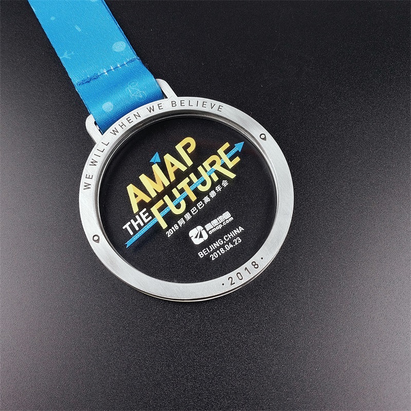 Medalhas 3D de metal personalizadas para eventos esportivos com fita pendente de fita dourada maratona de bronze em execução Medalha Mundial