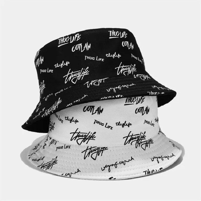 Wo lateral chapéu de balde um lado com logotipo de bordadona frente um lado com todo o logotipo impresso o chapéu de balde reversível