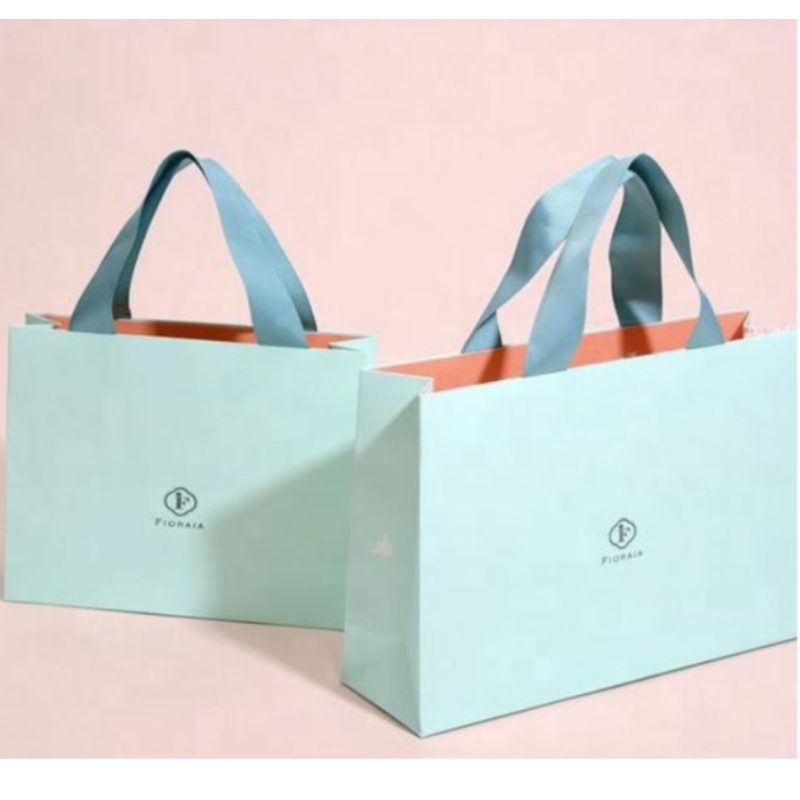 Presente de luxo personalizado de luxo Presente marrom Pacote branco bolsa de papel para compras impressas bolsas de papel kraft sacolas com seu próprio logotipo