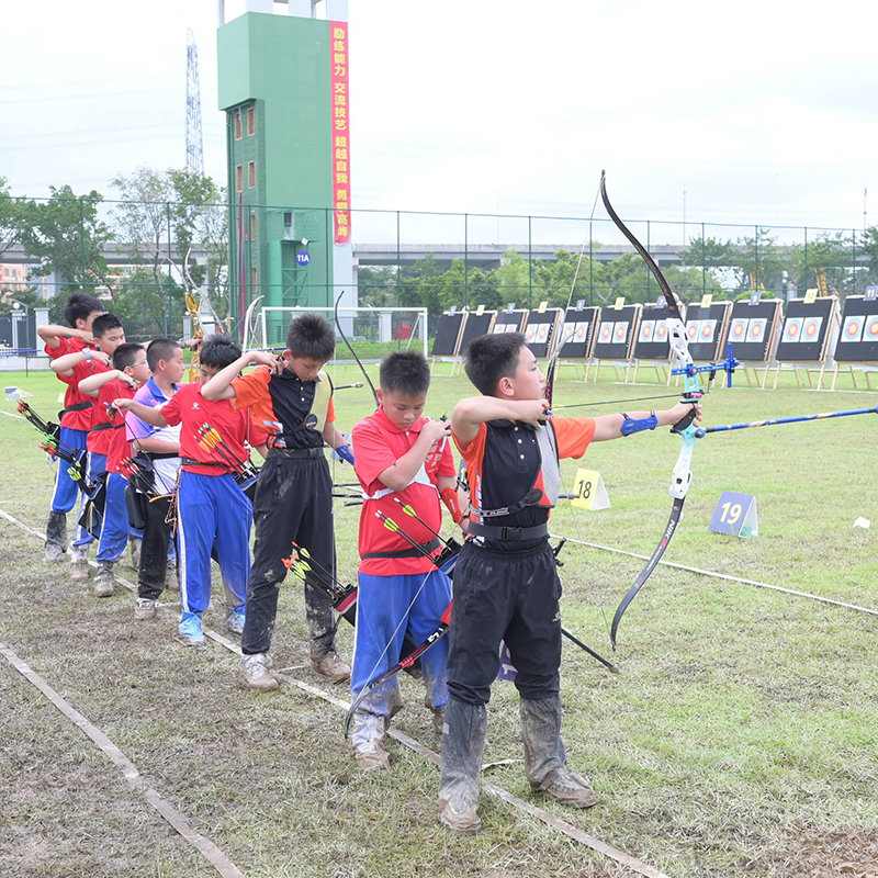 Competição de arco e flecha juvenil