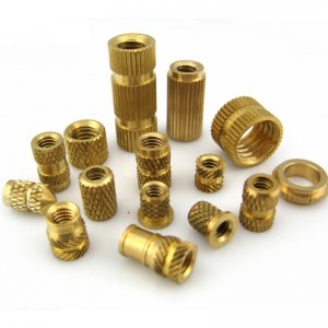 Porca de inserção com rosca cega recartilhada de latão
