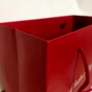 Bolsa Kraft de Luxo Vermelha Vibrante