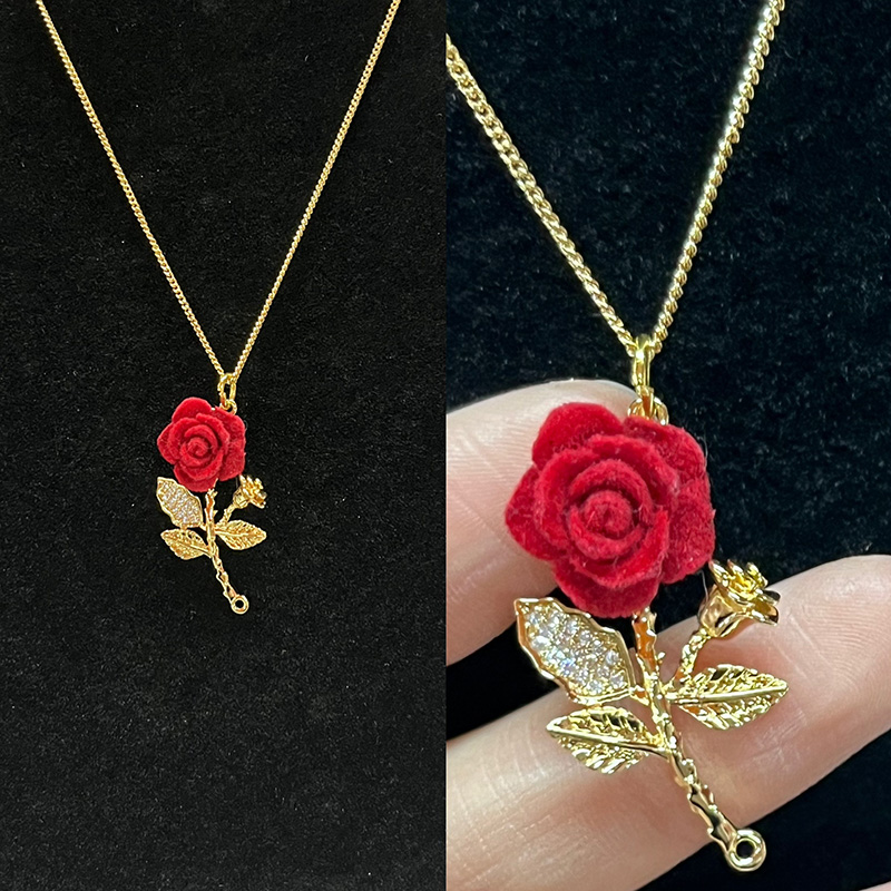 Ouro romântico-Colar de pingente de rosa de veludo vermelho banhado com strass-Folhas embelezadas e design floral elegante para amor e beleza