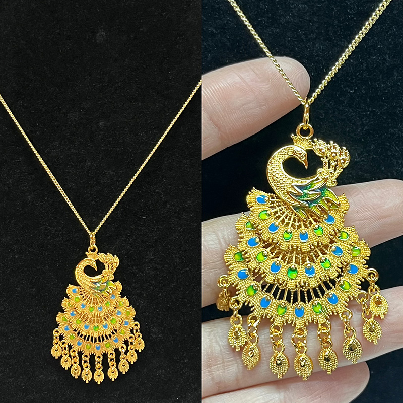 Luxo 18k Gold-Colar de pingente de pavão com mão com mão-Painted esmalte detalhando e pendurando encantos de ouro para mulheres