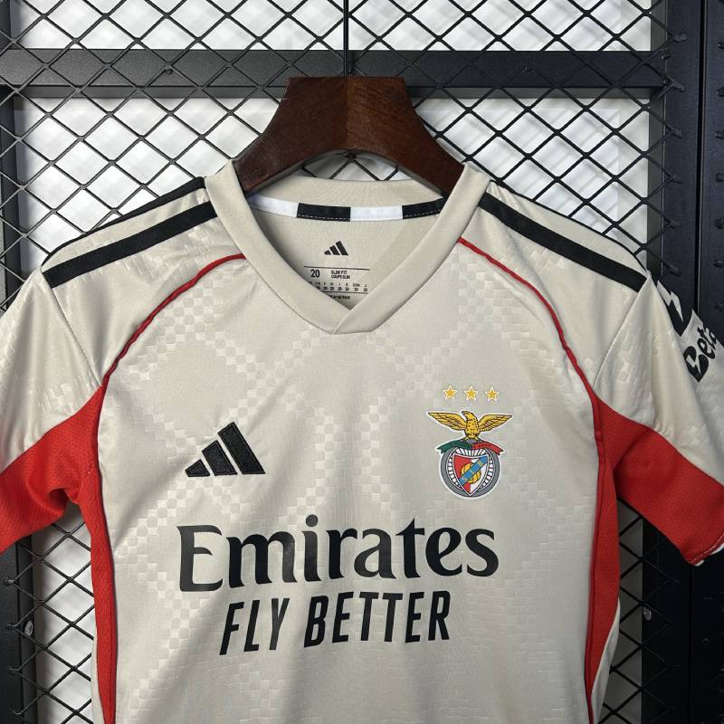 25/26 crianças Benfica fora tamanho: 16-28