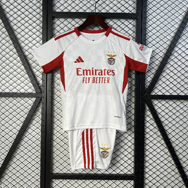 25/26 crianças Benfica Terceiro Tamanho do jogo: 16-28