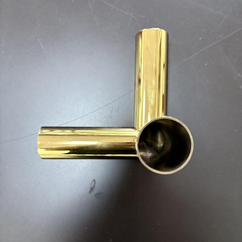 Zotye aço inoxidável em ouro eletroplatado triangular três-Ornamento de suporte oco dimensional